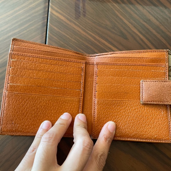 Gucci Wallet Authentic, Tons of storage & Cc slot - Picture 3 of 9